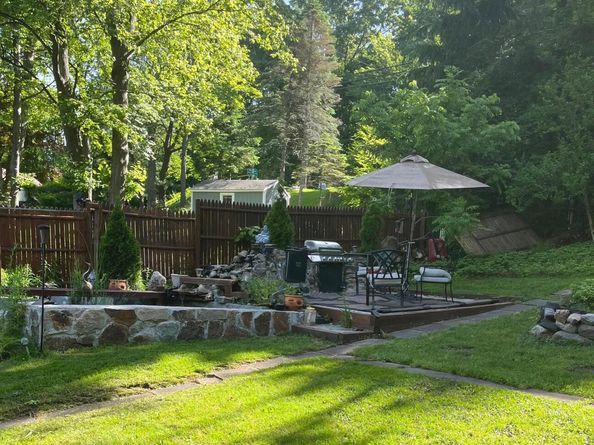 2 Pleasant View Road, New Fairfield CT 06812