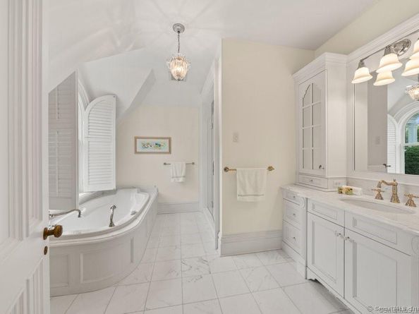 262 Brushy Ridge Road, New Canaan CT 06840