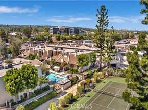 18344 Collins Street A, Tarzana (los Angeles) CA 91356