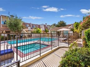18344 Collins Street A, Tarzana (los Angeles) CA 91356