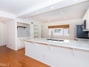 18344 Collins Street A, Tarzana (los Angeles) CA 91356