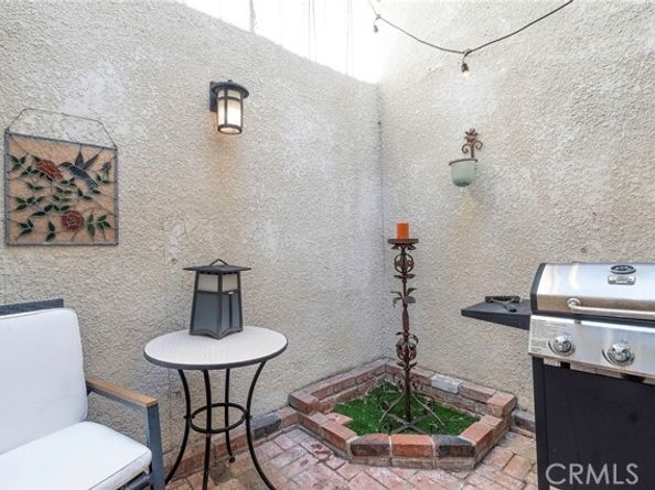 23549 Victory Blvd. 21, West Hills (los Angeles) CA 91307