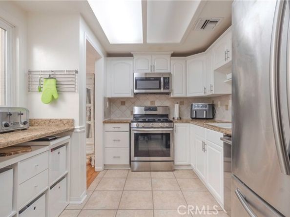 23549 Victory Blvd. 21, West Hills (los Angeles) CA 91307