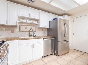 23549 Victory Blvd. 21, West Hills (los Angeles) CA 91307