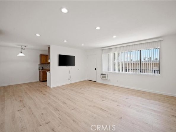 8800 Cedros Avenue 204, Panorama City (los Angeles) CA 91402