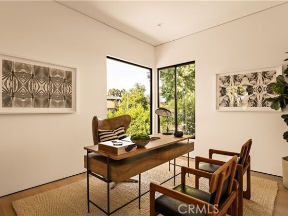 17462 Bullock Street, Encino (los Angeles) CA 91316
