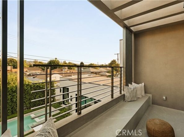 17462 Bullock Street, Encino (los Angeles) CA 91316
