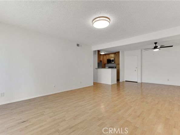 18620 Hatteras Street 281, Tarzana (los Angeles) CA 91356