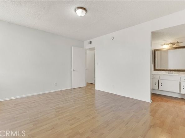18620 Hatteras Street 281, Tarzana (los Angeles) CA 91356