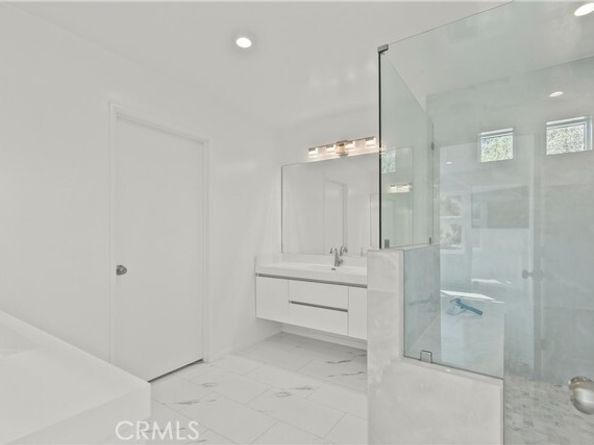 4715 Burgundy Road, Woodland Hills (los Angeles) CA 91364