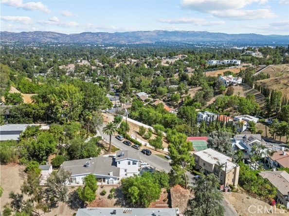4715 Burgundy Road, Woodland Hills (los Angeles) CA 91364