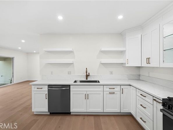 9076 Lev Avenue, Arleta (los Angeles) CA 91331