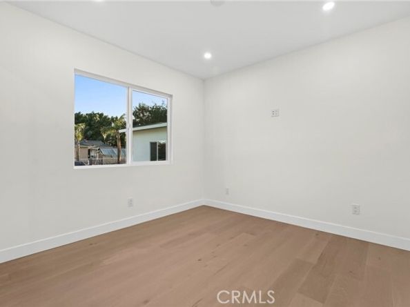 9076 Lev Avenue, Arleta (los Angeles) CA 91331