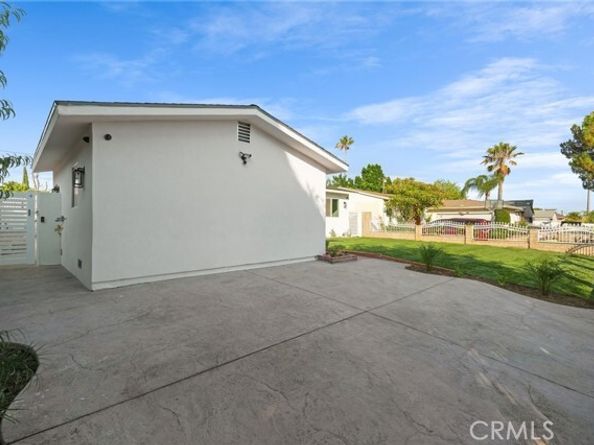 9076 Lev Avenue, Arleta (los Angeles) CA 91331