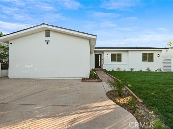 9076 Lev Avenue, Arleta (los Angeles) CA 91331