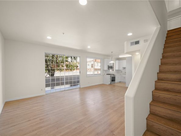 18347 Saticoy Street 37, Reseda (los Angeles) CA 91335