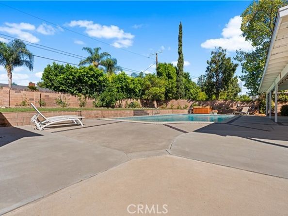 11223 White Oak Avenue, Granada Hills (los Angeles) CA 91344