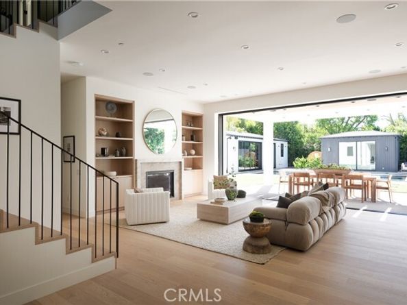 23416 Califa Street, Woodland Hills (los Angeles) CA 91367