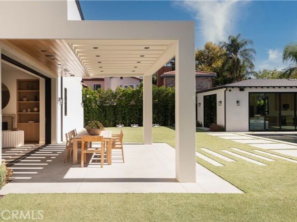 23416 Califa Street, Woodland Hills (los Angeles) CA 91367