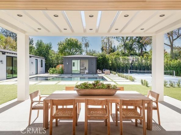 23416 Califa Street, Woodland Hills (los Angeles) CA 91367