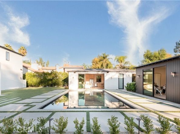 23416 Califa Street, Woodland Hills (los Angeles) CA 91367