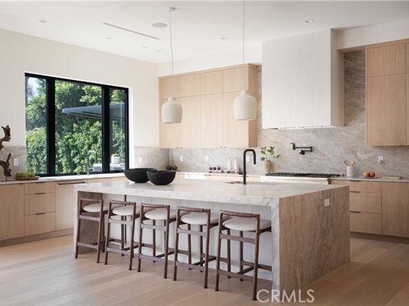 23416 Califa Street, Woodland Hills (los Angeles) CA 91367