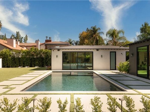 23416 Califa Street, Woodland Hills (los Angeles) CA 91367