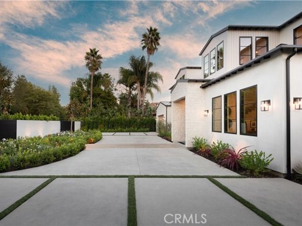 23416 Califa Street, Woodland Hills (los Angeles) CA 91367