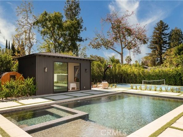 23416 Califa Street, Woodland Hills (los Angeles) CA 91367