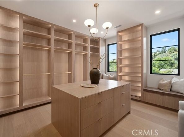 23416 Califa Street, Woodland Hills (los Angeles) CA 91367