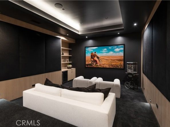 23416 Califa Street, Woodland Hills (los Angeles) CA 91367