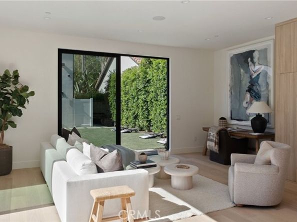 23416 Califa Street, Woodland Hills (los Angeles) CA 91367