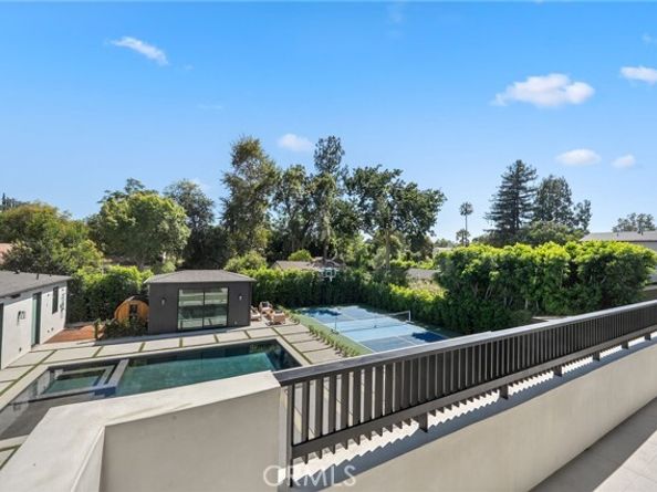 23416 Califa Street, Woodland Hills (los Angeles) CA 91367