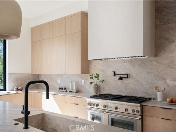 23416 Califa Street, Woodland Hills (los Angeles) CA 91367