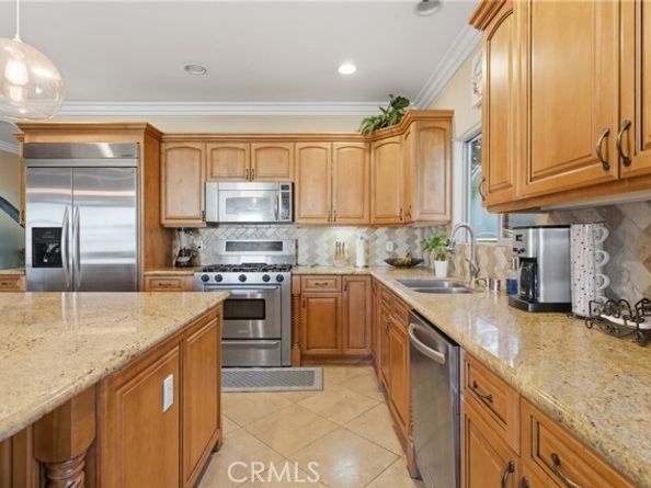 22711 Collins Street, Woodland Hills (los Angeles) CA 91367