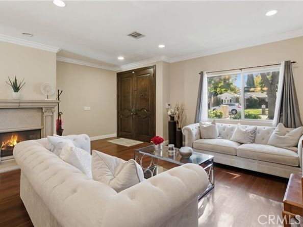 22711 Collins Street, Woodland Hills (los Angeles) CA 91367