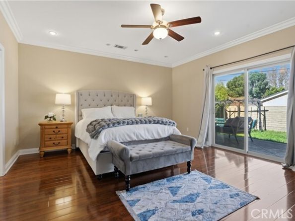 22711 Collins Street, Woodland Hills (los Angeles) CA 91367