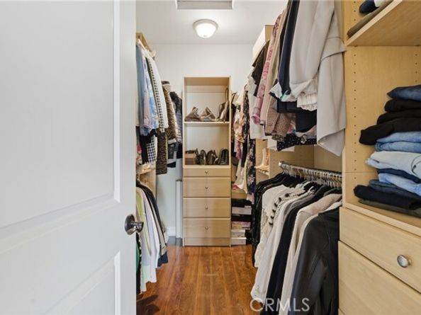 22711 Collins Street, Woodland Hills (los Angeles) CA 91367