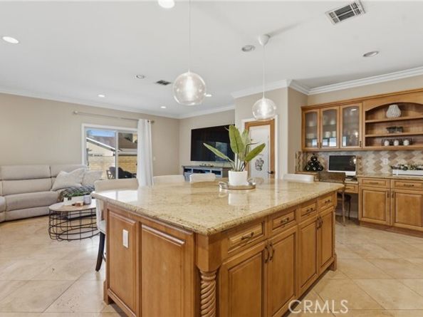 22711 Collins Street, Woodland Hills (los Angeles) CA 91367