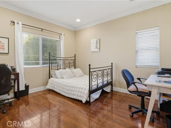 22711 Collins Street, Woodland Hills (los Angeles) CA 91367