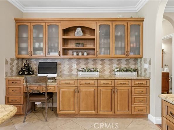 22711 Collins Street, Woodland Hills (los Angeles) CA 91367