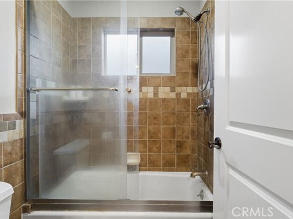 22711 Collins Street, Woodland Hills (los Angeles) CA 91367