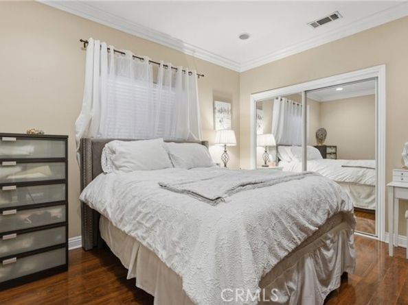 22711 Collins Street, Woodland Hills (los Angeles) CA 91367