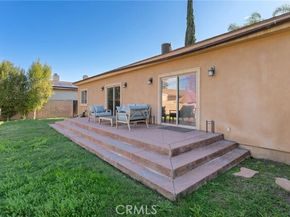 22711 Collins Street, Woodland Hills (los Angeles) CA 91367