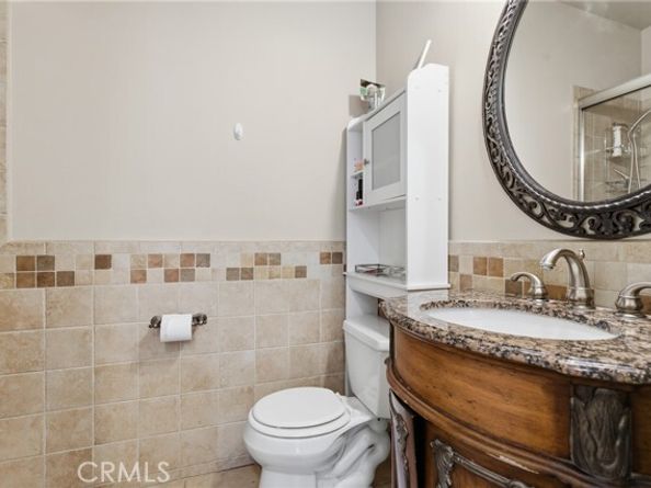 22711 Collins Street, Woodland Hills (los Angeles) CA 91367