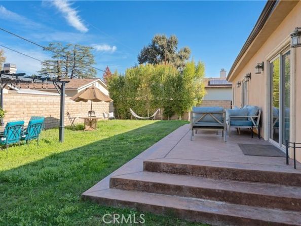 22711 Collins Street, Woodland Hills (los Angeles) CA 91367