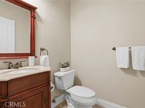 22711 Collins Street, Woodland Hills (los Angeles) CA 91367