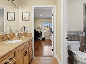 22711 Collins Street, Woodland Hills (los Angeles) CA 91367