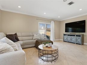 22711 Collins Street, Woodland Hills (los Angeles) CA 91367