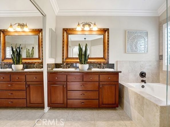 17 Blanco, Lake Forest (el Toro) CA 92610